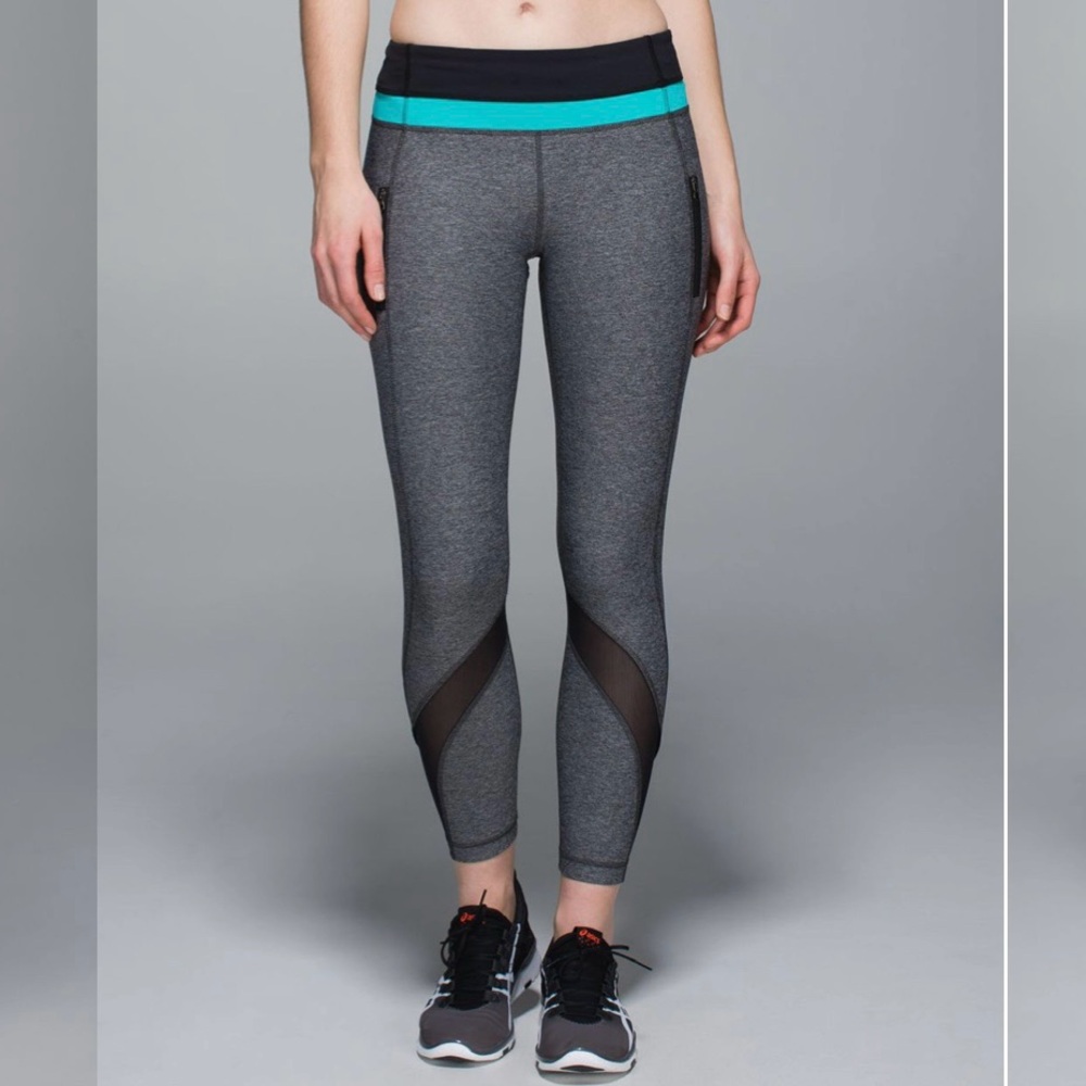 Lululemon Inspire Tight II, Black/Blue Tropics, Size 6